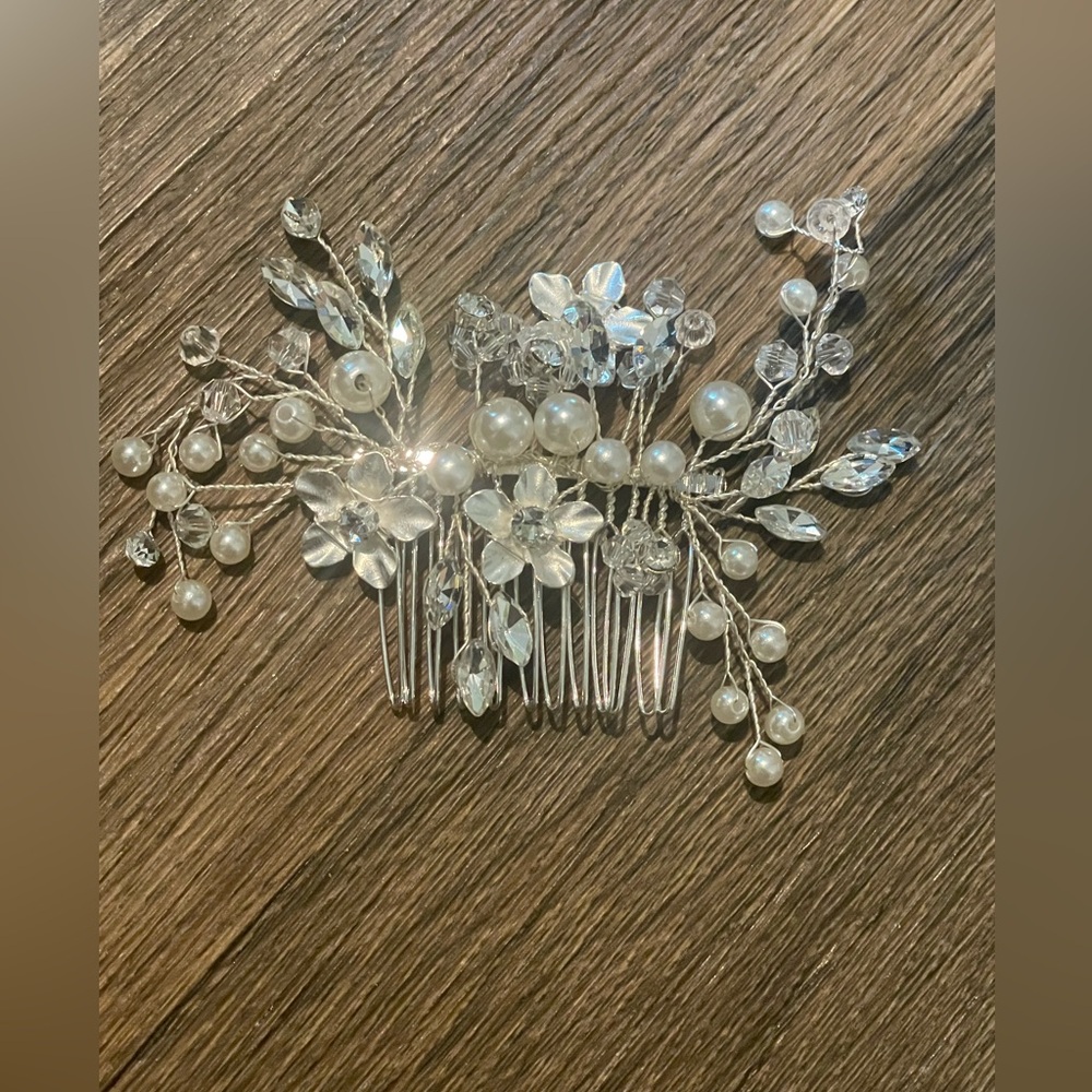NWT- Silver Hairpiece